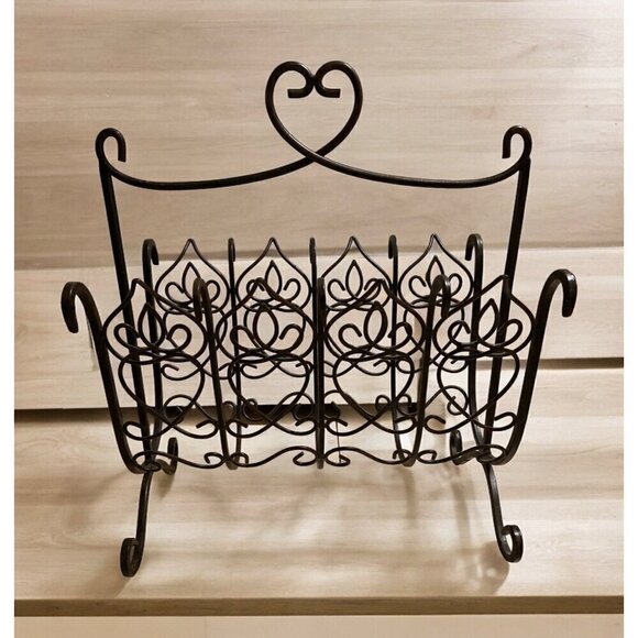Vintage Black Wrought Iron Heart Scroll Magazine Rack Holder 16 X 14 X 10 in - Picture 2 of 2